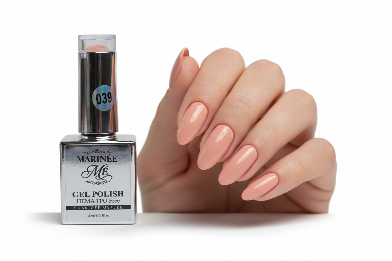 Gel Polish 039 - peachy nude ruka
