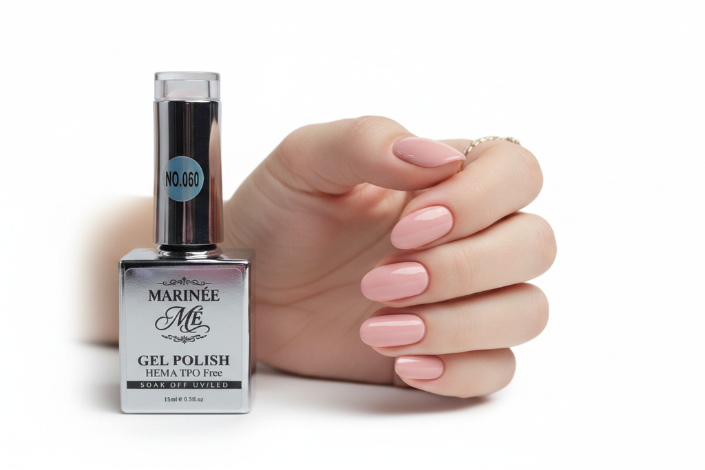 Gel Polish 060 - petal pink ruka